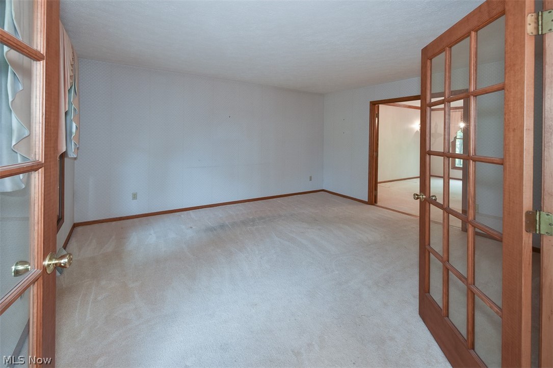 Throw 02/Stones - Residential