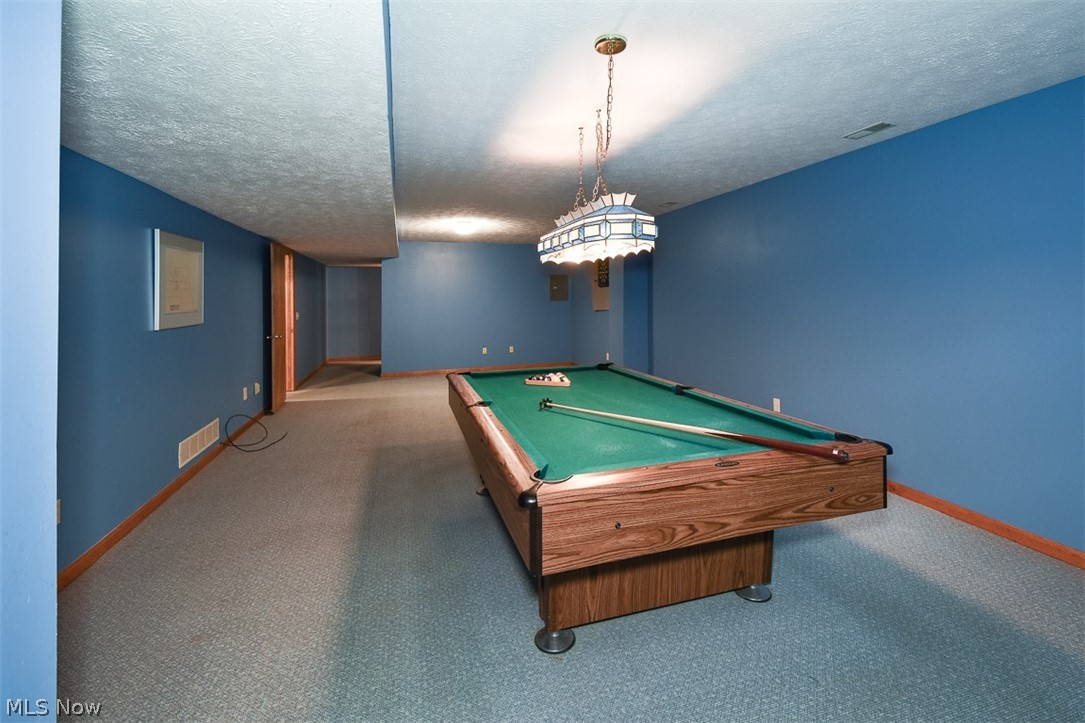 Throw 02/Stones - Residential