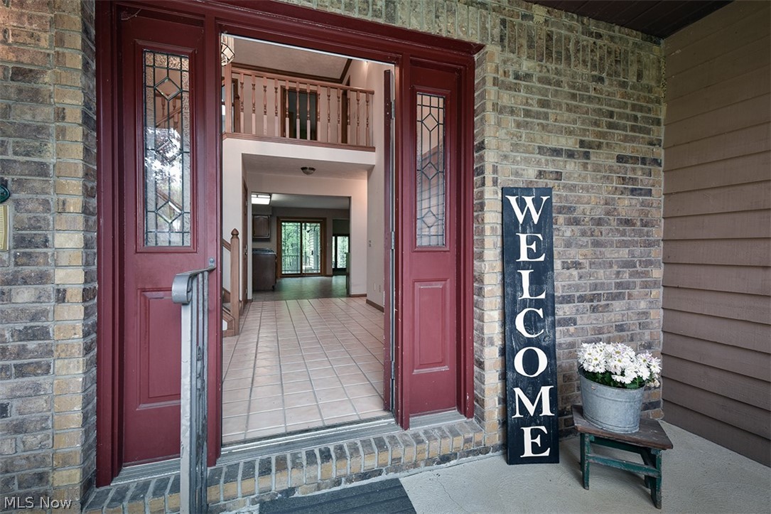 Throw 02/Stones - Residential