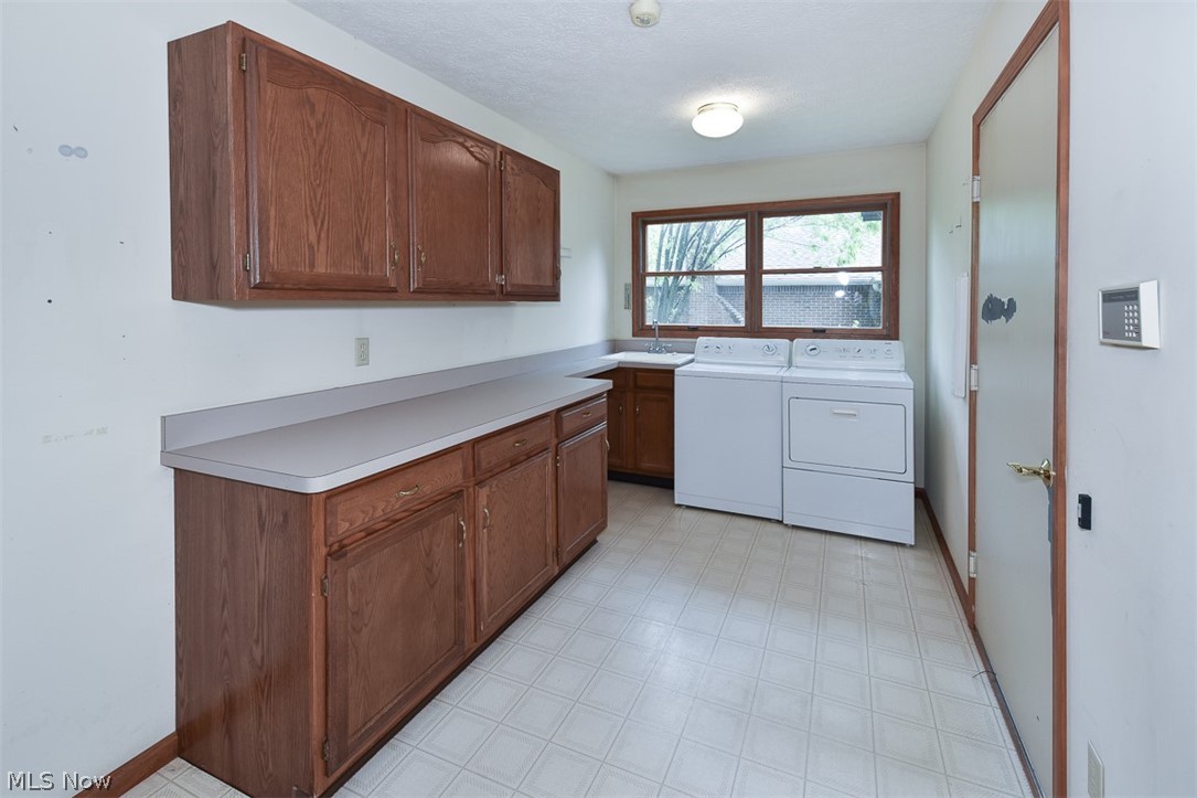 Throw 02/Stones - Residential