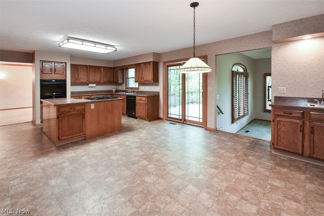 Throw 02/Stones - Residential