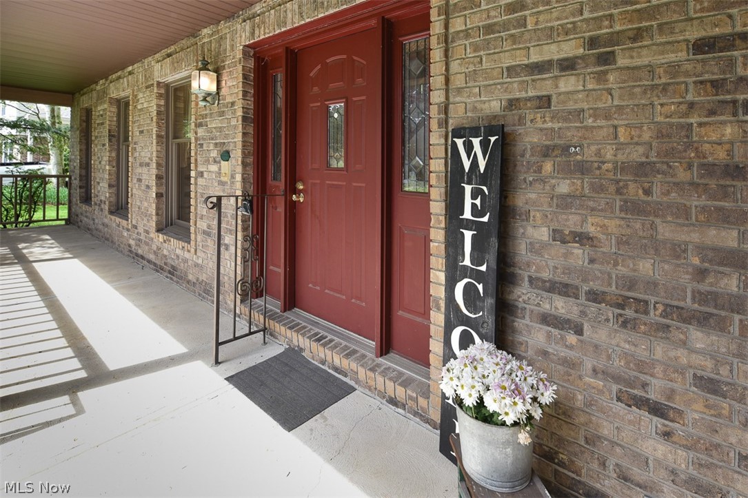 Throw 02/Stones - Residential