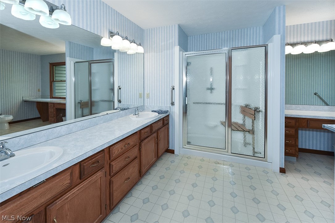 Throw 02/Stones - Residential