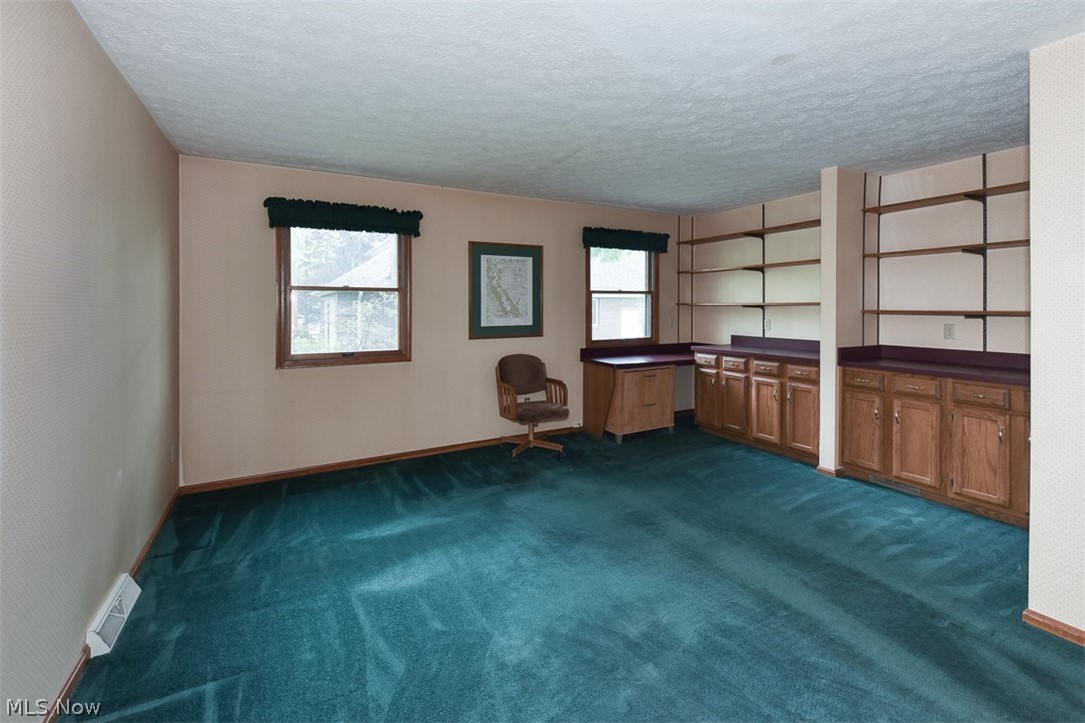 Throw 02/Stones - Residential