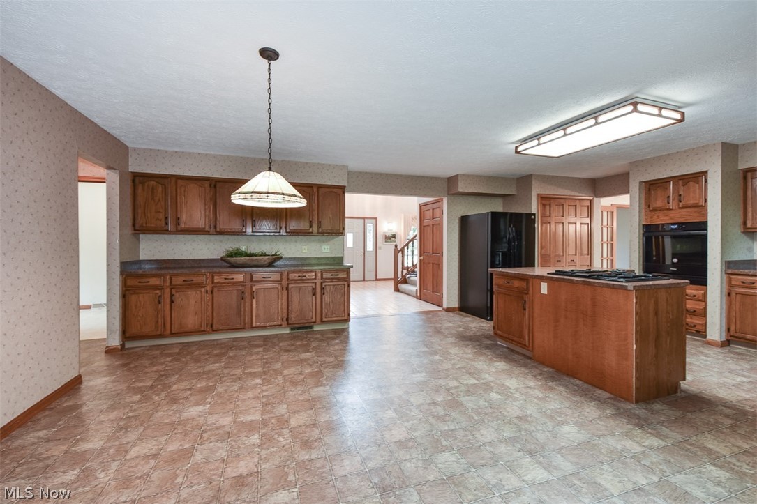 Throw 02/Stones - Residential