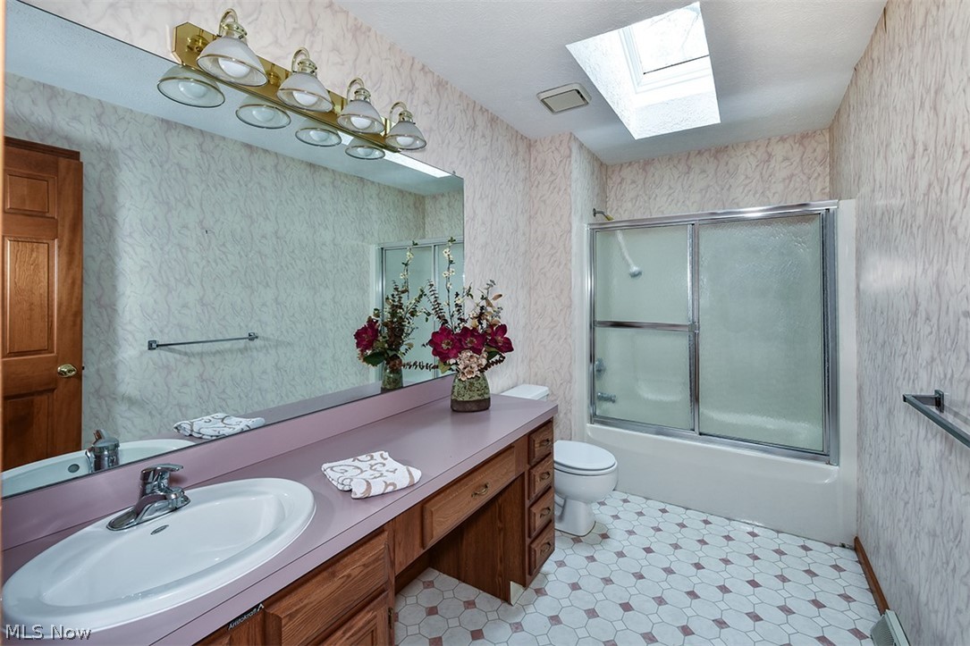 Throw 02/Stones - Residential