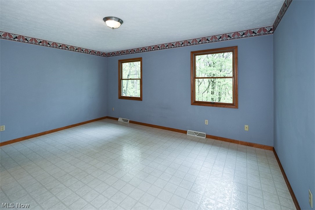 Throw 02/Stones - Residential