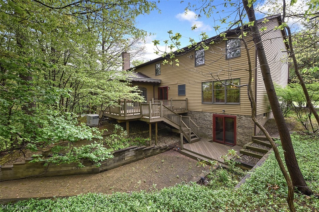 Throw 02/Stones - Residential