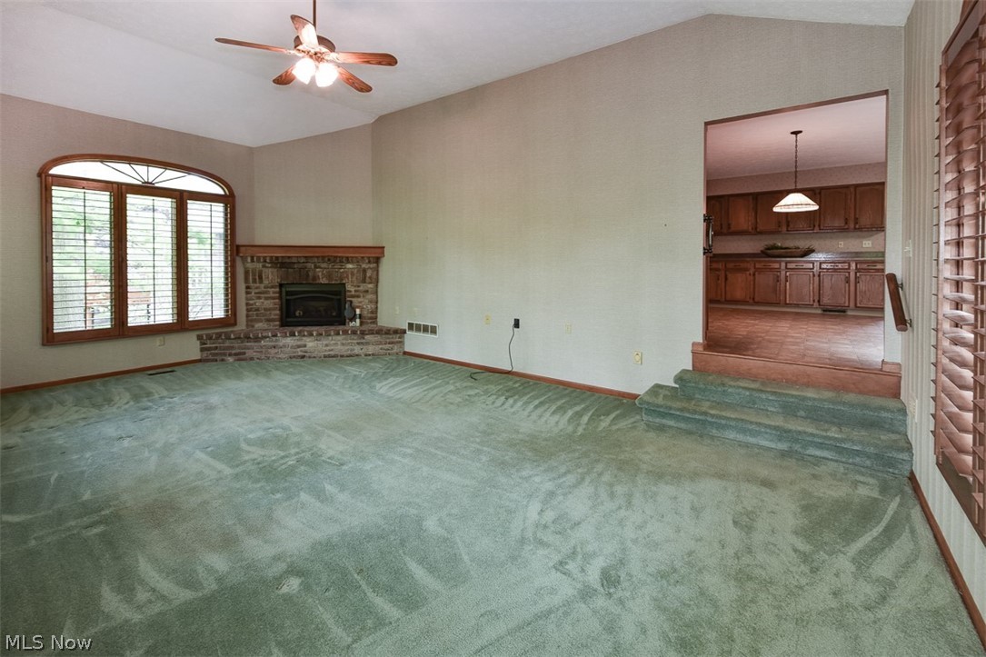 Throw 02/Stones - Residential