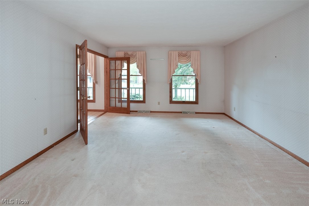 Throw 02/Stones - Residential