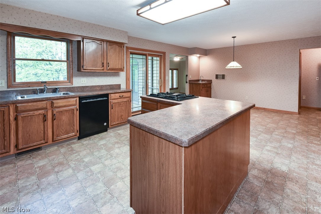 Throw 02/Stones - Residential