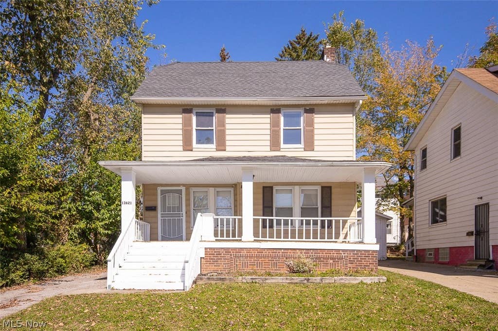 Photo of 13621 Cranwood Drive, Garfield Heights, OH 44105 (MLS # 5219327)