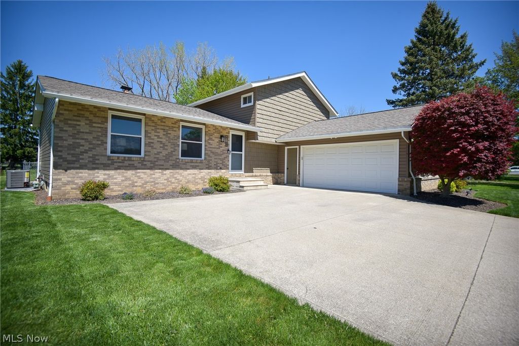 Photo of 4749 Wolff Drive, Brunswick, OH 44212 (MLS # 5207146)