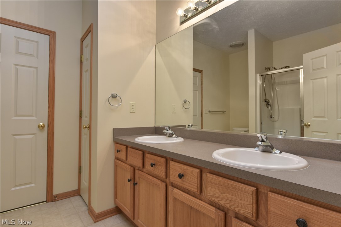 Charleston Place R-2 Developme - Residential Lease