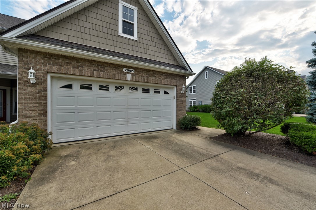 Charleston Place R-2 Developme - Residential Lease