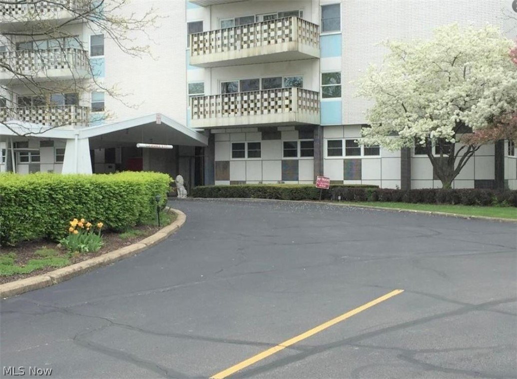 Enjoy – “New York Style” living, without all the congestion! From the moment you walk in, your breath will be taken away as you enjoy this ONE-OF-A-KIND Open floor concept! This completely remodeled condo has been converted from a two bedroom to a one bedroom with 2 full bathrooms. The custom designed kitchen makes cooking in this unit a homeowner’s dream. Countertops of granite & quartz, a walk-up peninsula bar & coffee station. Storage & counter space should never be a problem. Kitchen Aid stainless steel appliances including a commercial grade range/oven with “pot filler” to complete the chef’s kitchen. Entertain in style! Porcelain tile with inlay in the dining & kitchen area, ceramic tile in both bathrooms & beautiful rosewood flooring throughout the rest of the unit! Spectacular views from the 7th floor which overlooks the Portage Path Country club. Watch the sun set and the storms roll in on the horizon as the unit faces south west!
Hurry and schedule your appointment as th
