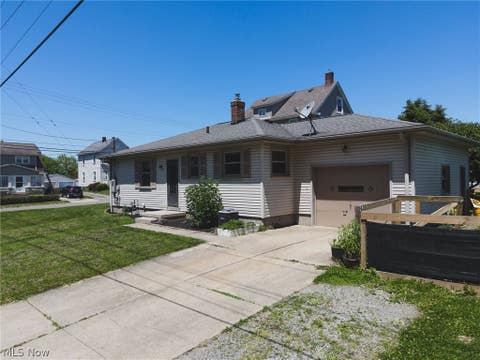 Homes For Sale - 701 Jones Street<br/> Hubbard, OH 44425