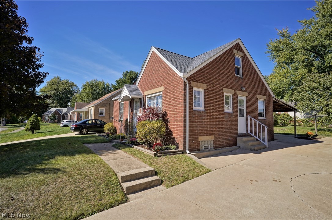 3 Bedroom Brick Cape. Furnace and A/C about 10-15 Years old. Roof about 10 Yr old.
Needs some updates, original windows.