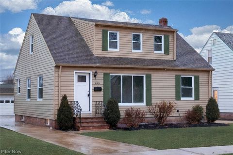 Photo of 31931 Dickerson Road, Willowick, OH 44095 (MLS # 5188041)