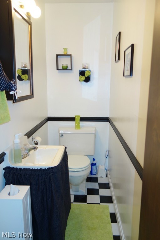 Main image without alt text