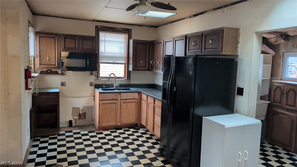 Photo of 1857 Maple Avenue NE, Canton, OH 44705 (MLS # 5193067)