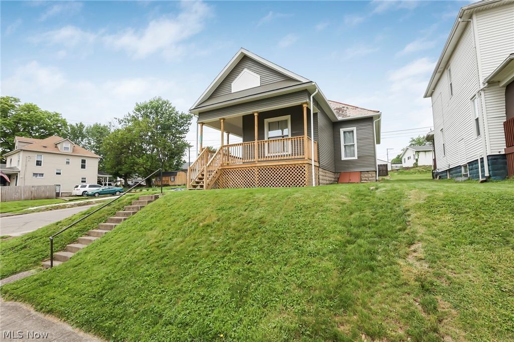 Photo of 1601 Bluff Street, Zanesville, OH 43701 (MLS # 5208054)