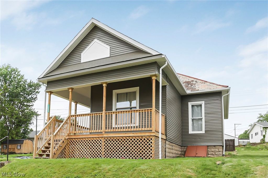 Photo of 1601 Bluff Street, Zanesville, OH 43701 (MLS # 5208054)