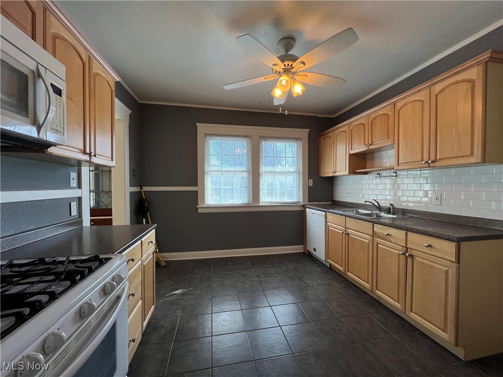 Lakewood, Ohio 44107, United States, 2 Bedrooms Bedrooms, ,1 BathroomBathrooms,Residential,Pending,89944