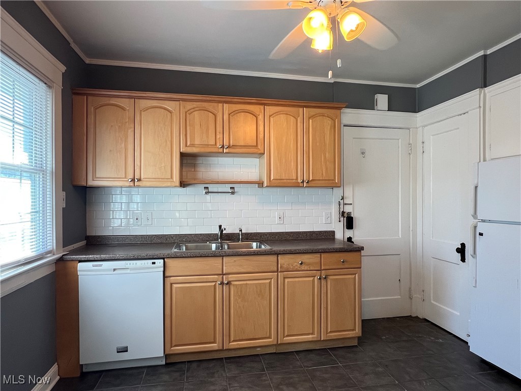 Lakewood, Ohio 44107, United States, 2 Bedrooms Bedrooms, ,1 BathroomBathrooms,Residential,Pending,89944