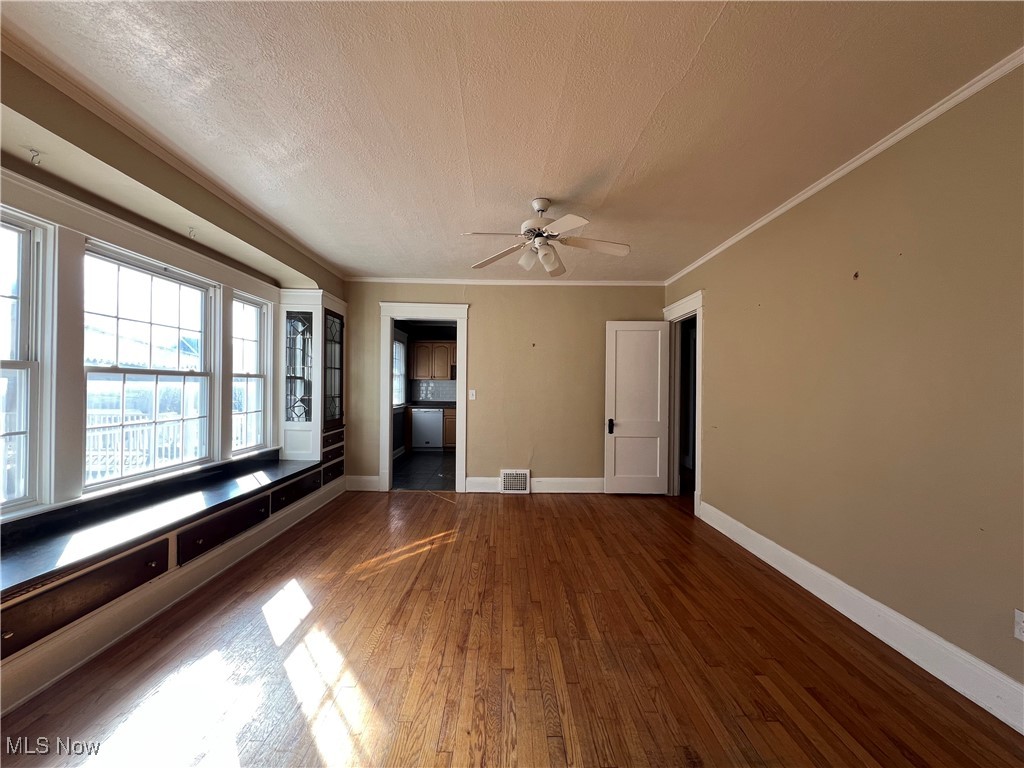 Lakewood, Ohio 44107, United States, 2 Bedrooms Bedrooms, ,1 BathroomBathrooms,Residential,Pending,89944