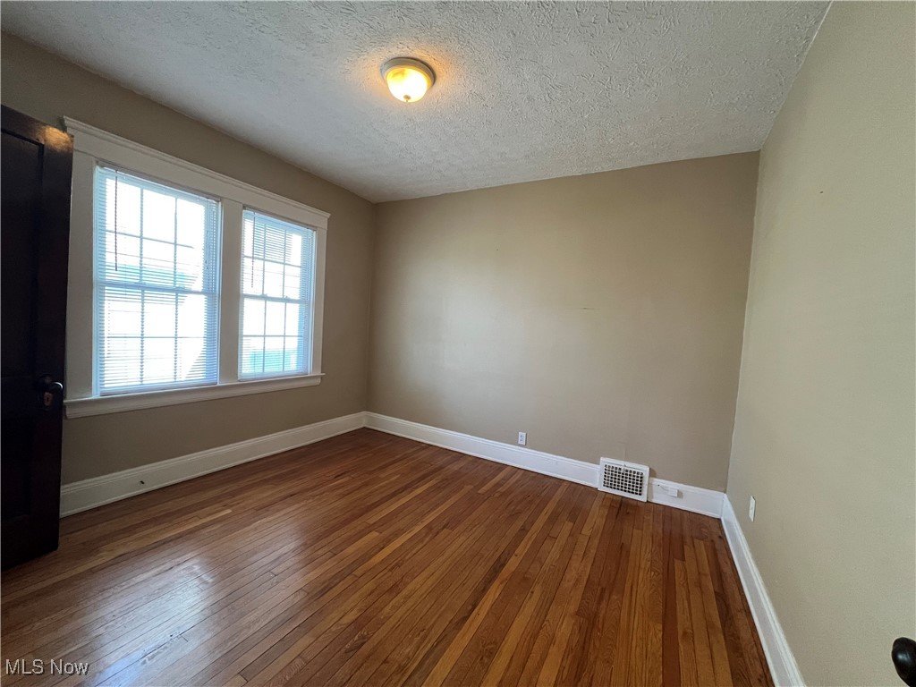 Lakewood, Ohio 44107, United States, 2 Bedrooms Bedrooms, ,1 BathroomBathrooms,Residential,Pending,89944