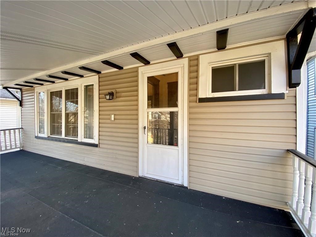 Lakewood, Ohio 44107, United States, 2 Bedrooms Bedrooms, ,1 BathroomBathrooms,Residential,Pending,89944