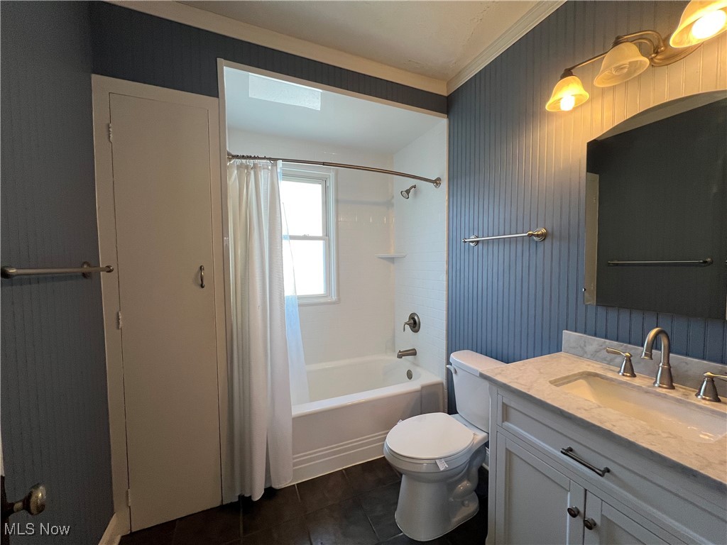 Lakewood, Ohio 44107, United States, 2 Bedrooms Bedrooms, ,1 BathroomBathrooms,Residential,Pending,89944