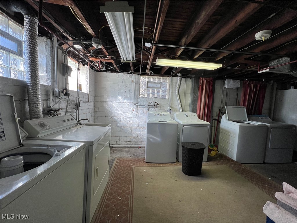 Lakewood, Ohio 44107, United States, 2 Bedrooms Bedrooms, ,1 BathroomBathrooms,Residential,Pending,89944