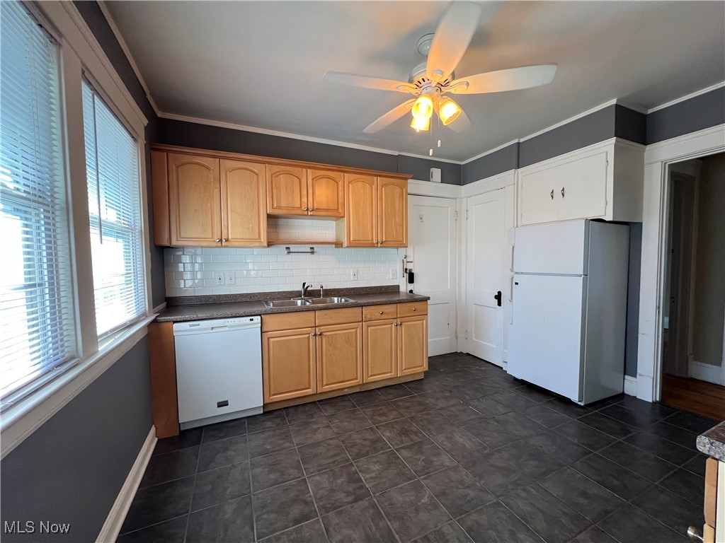 Lakewood, Ohio 44107, United States, 2 Bedrooms Bedrooms, ,1 BathroomBathrooms,Residential,Pending,89944