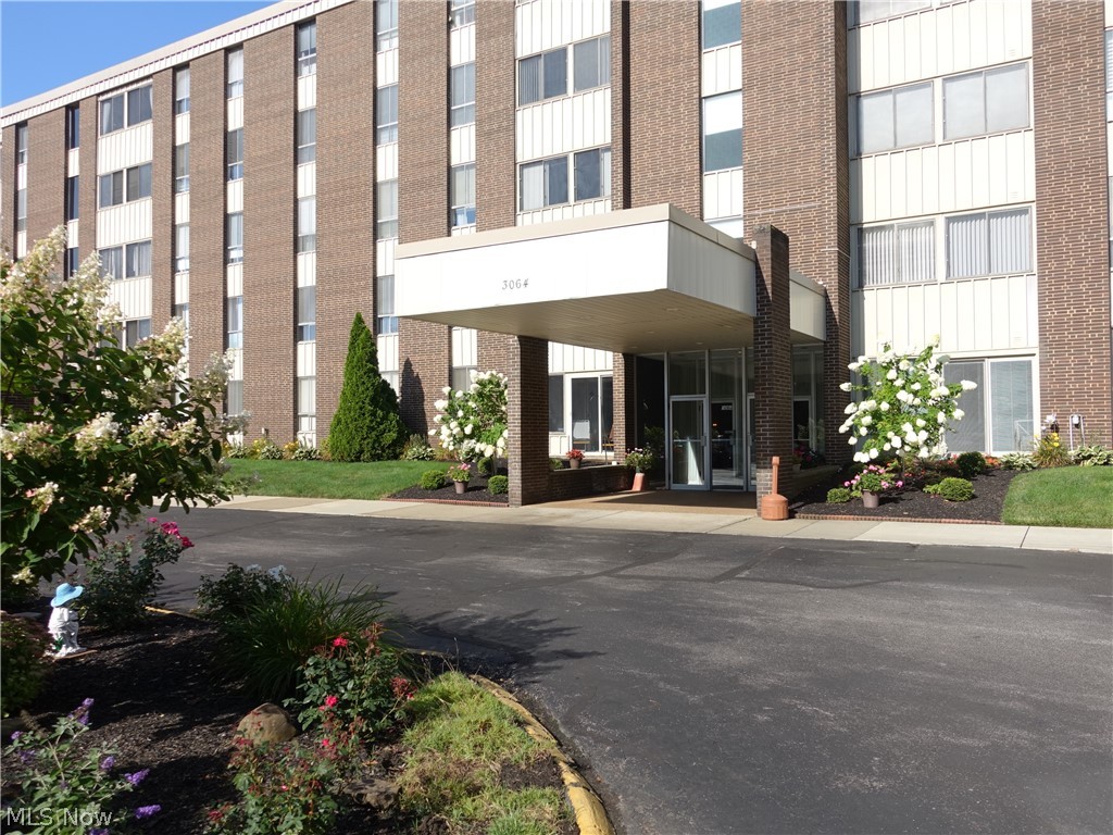 Silver Lake Towers Condo - Residential