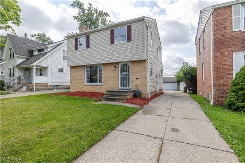 Tiny photo for 19806 Mountville Drive, Maple Heights, OH 44137 (MLS # 5239379)