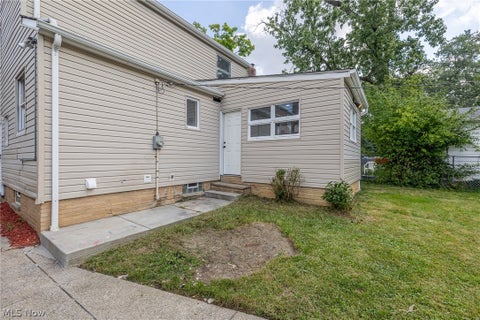 Tiny photo for 19806 Mountville Drive, Maple Heights, OH 44137 (MLS # 5239379)