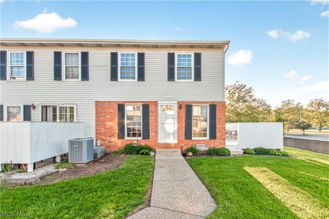 Condo For Sale - 17522 Independence Court #3C<br/> Brook Park, OH 44142