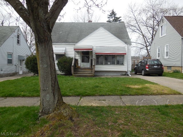 This home is being sold "As IS" Seller CAN NOT and WILL NOT make any repairs!!!!!! Tenant Occupied until 7/1/2022. tenant might be out before 7/1/2022.
This home offers hardwood floors and is within walking distance to the park.