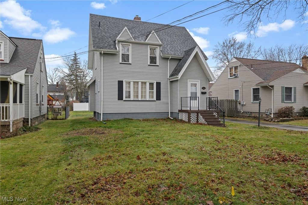 Photo of 464 Meadowbrook Avenue SE, Warren, OH 44483 (MLS # 5179400)