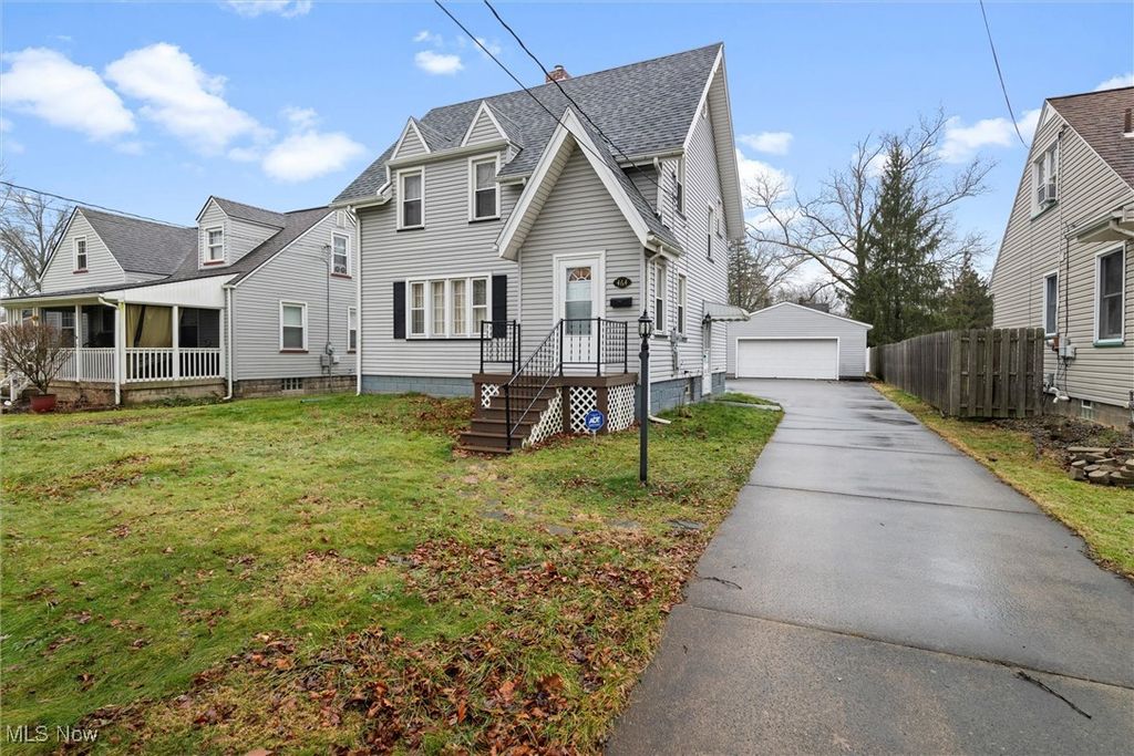 Photo of 464 Meadowbrook Avenue SE, Warren, OH 44483 (MLS # 5179400)