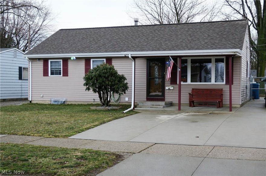 Welcome to this VERY well kept ranch-style home with an open floor plan and where updates abound! Bamboo flooring in the kitchen and dining room brings a unique charm to this area of the home that is perfect for entertaining! Need more space for your friends and family?...step through the sliding doors onto a large, beautiful 20x14 deck and fenced in yard! Still need more?... Enjoy a 2nd kitchen and recreation room, along with a large full bath in a newly remodeled lower level! This home will not last. Schedule your showing TODAY!!!

Roof, Less than 10 years old / Furnace 2018 / Hot Water Tank 2013 / A/C 2000
Monthly Utilities (ANNUAL AVG): GAS $60-$65, ELECTRIC $80, WATER $40, SEWER $76-(QUARTERLY)