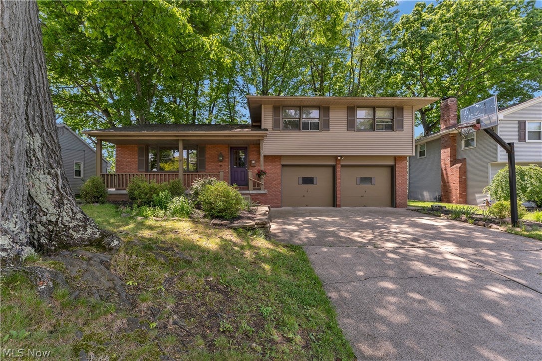 691 Oakridge Drive