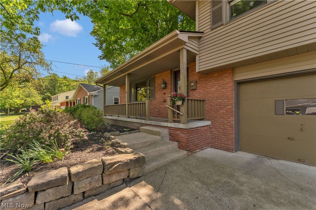 691 Oakridge Drive