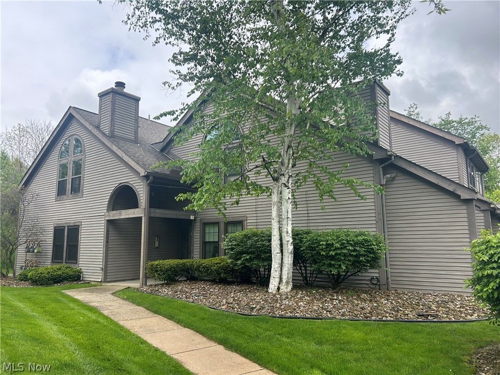 Photo of 4056 Saint Andrews Court #1, Canfield, OH 44406 (MLS # 5208520)