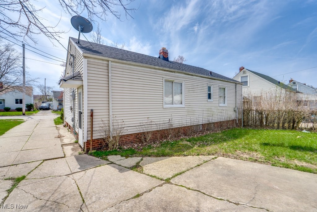 17113 Holly Hill Drive, Cleveland, Ohio image 6