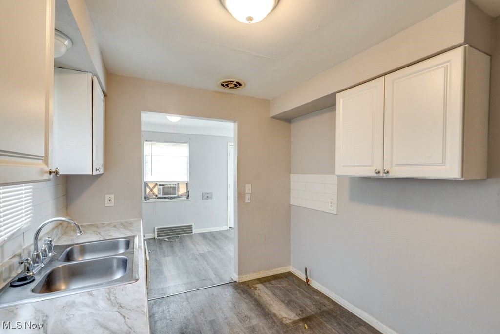 17113 Holly Hill Drive, Cleveland, Ohio image 10