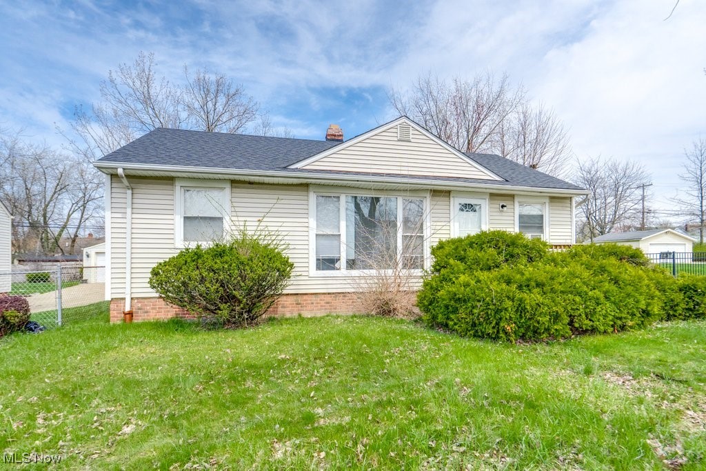 17113 Holly Hill Drive, Cleveland, Ohio image 3