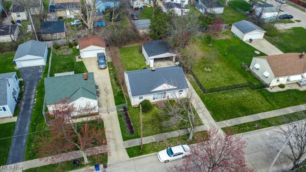 17113 Holly Hill Drive, Cleveland, Ohio image 35